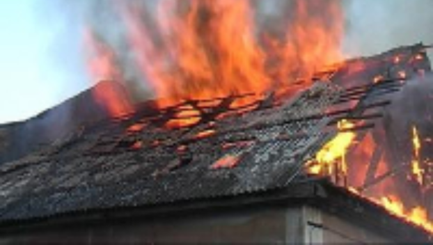 Мужчина сжег дом своего односельчанина в Луганской области