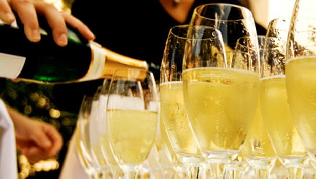 Как открыть шампанское без шума и пены