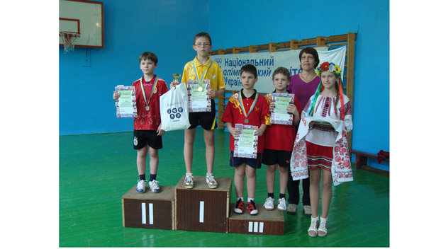Юные теннисисты Красноармейска вернулись из Никополя с победами