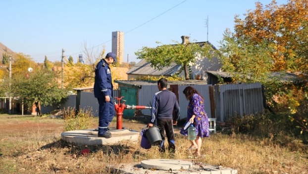 В Торецке выдают воду по 40 л в одни руки