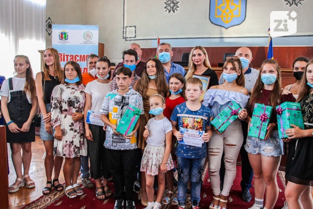 В Константиновке наградили школьников и студентов, которыми гордится громада