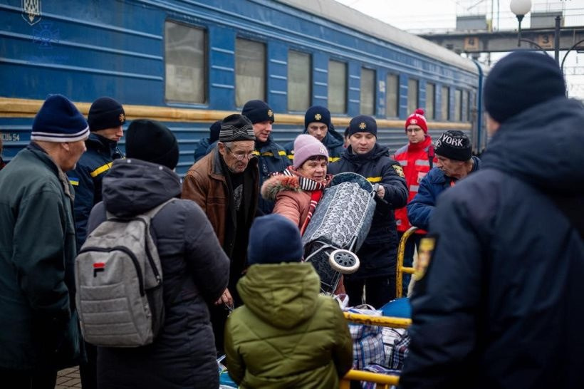 Эвакуация: Сколько остается детей и взрослых в Константиновке, Ильиновке и других пунктах области