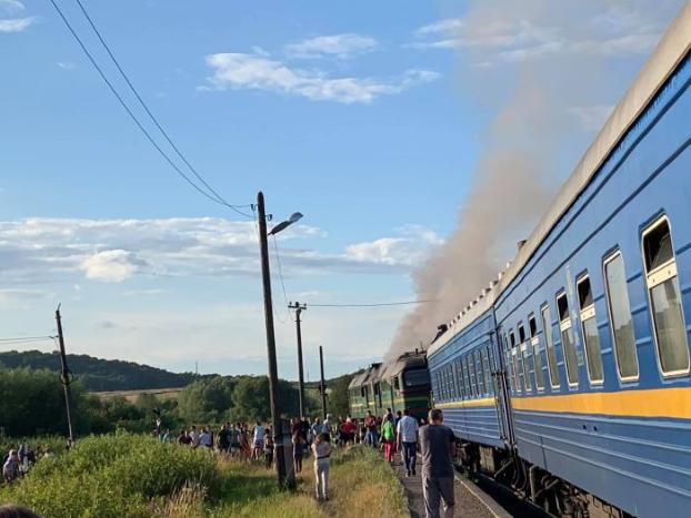 Возле Львова загорелся локомотив пассажирского поезда