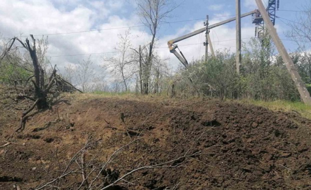 Специалисты энергокомпании за сутки возобновили электроснабжение в шести городах и селах Донбасса