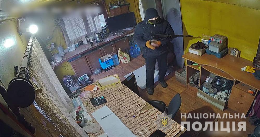 В Славянске на пункт приема металла напал мужчина с автоматом