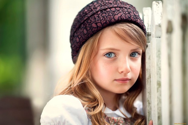 Девочка-сирота из Константиновки хочет найти заботливых приемных родителей