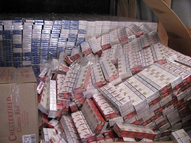 Разоблачен канал контрабанды сигарет через всю Украину в Чехию