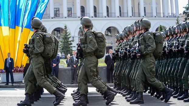 Военным снова повысят зарплату 