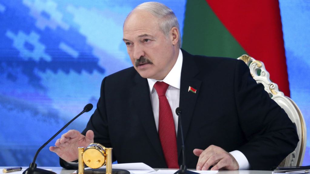 Лукашенко предложил назначать на должности только многодетных отцов