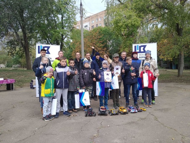 Фонд Бориса Колесникова поддержал участников гонок на радиоуправляемых машинках