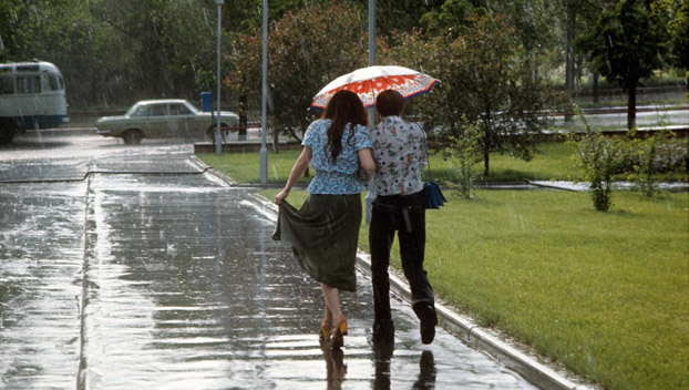 Украинцев на выходных ждет теплая погода с кратковременными дождями и грозами