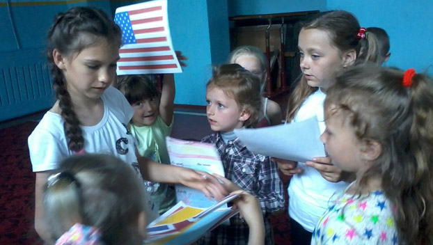 В Доброполье пришкольные лагеря открыли летнюю смену