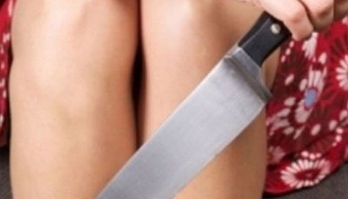 ЧП в Мариуполе: Женщина с ножом захватила троллейбус