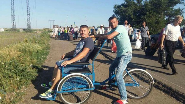 Утром 14 июля на КПВВ «Марьинка» появились велорикши