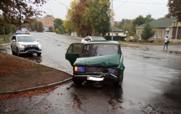 В Кировоградской области водитель устроил ДТП и сбежал, бросив авто с детьми
