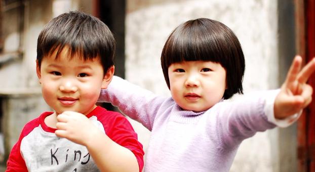 После долгого запрета китайцам разрешили заводить двоих детей
