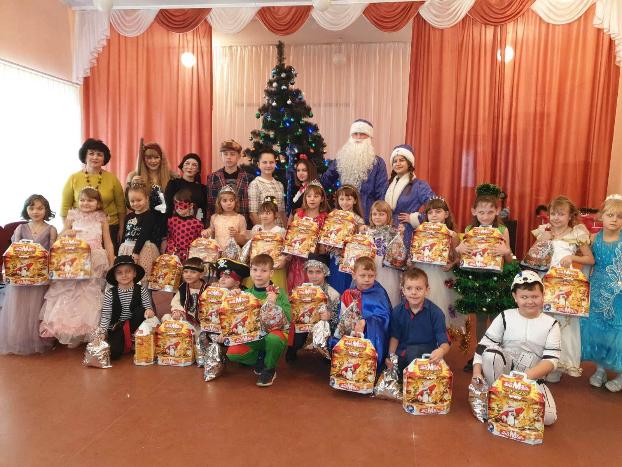 Чем порадовали благотворители детей и взрослых Покровского района перед новогодними праздниками