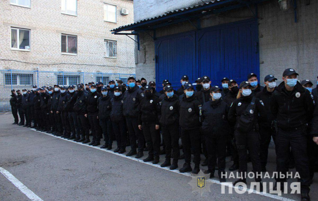 Полицейские взяли под круглосуточную охрану избирательные участки