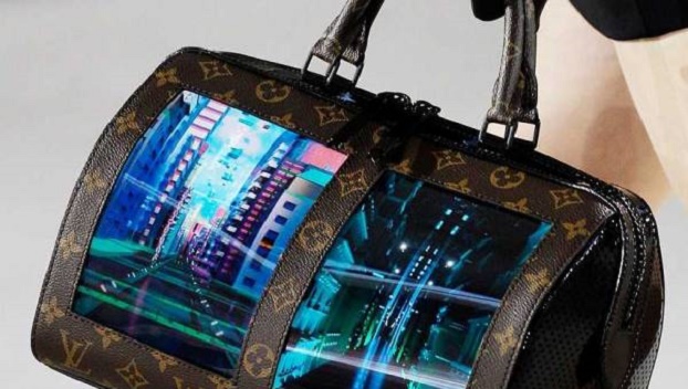 Louis Vuitton разработали сумки с дисплеями