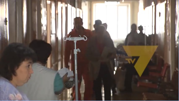 Врачи не лечат без взяток: вокруг областной больницы в Мариуполе разгорелся скандал