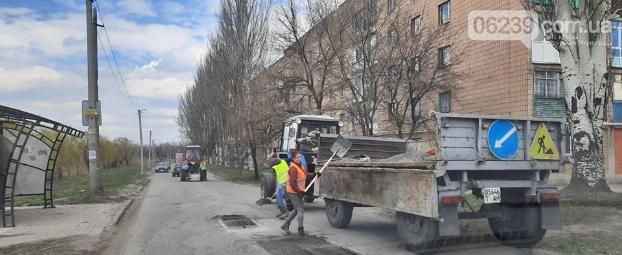 В Мирнограде стартовал текущий ремонт асфальтового покрытия
