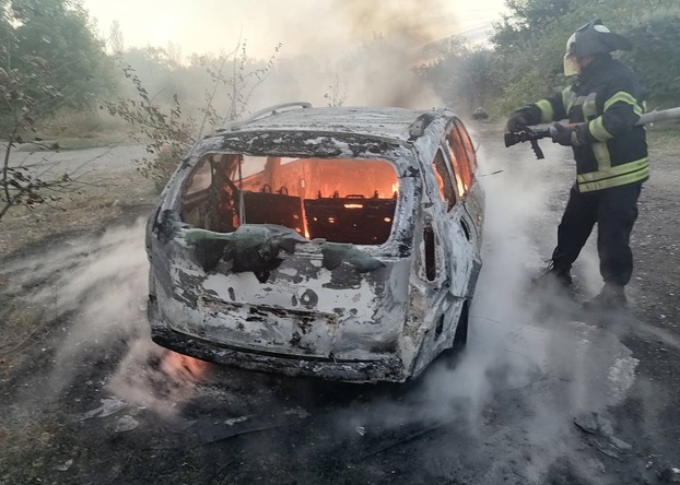 Возгорание легкового автомобиля ликвидировано в Бахмуте