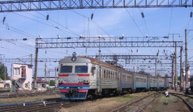 Поезда «Артемовск-Курдюмовка» и «Луганск – Мануиловка» возобновили движение 