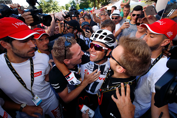 Тур де Франс: На ветреном 16-м этапе австралиец опередил норвежца на полколеса