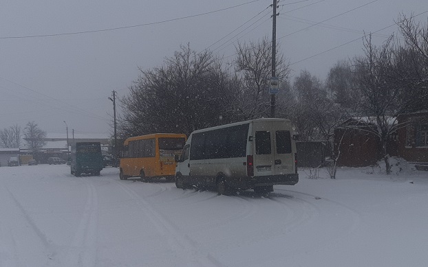 У Костянтинівці комунальники чистять сніг, автобуси ходять нормально 