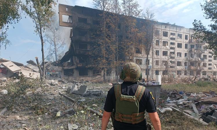 Новые разрушения: По Константиновке ударила полутонная авиабомба, под завалами могут быть люди