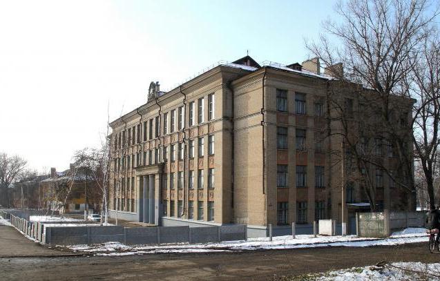 В Константиновке учителя и родители просят не закрывать старшие классы в 15 школе