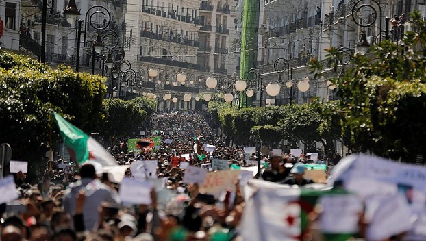 В Алжире снова начались массовые протесты