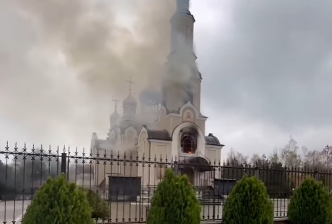 В Константиновке горит Свято-Успенская церковь. Видео