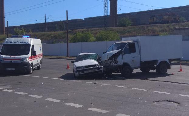 В Мариуполе деблокировали пострадавшего в аварии водителя