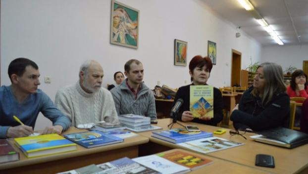 Журналисты и волонтеры обновили «уголок Донетчины» в Ивано-Франковске