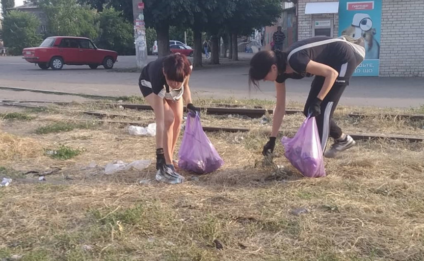 Волонтеры в Константиновке не стали ждать, когда «само станет чище»