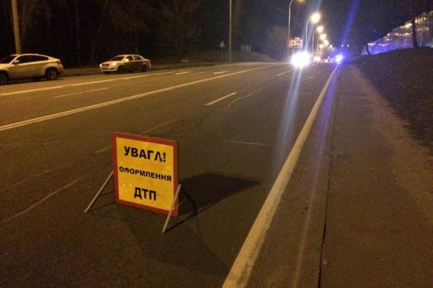 В Киеве ищут водителя Lexus, который сбил мужчину и скрылся с места происшествия  
