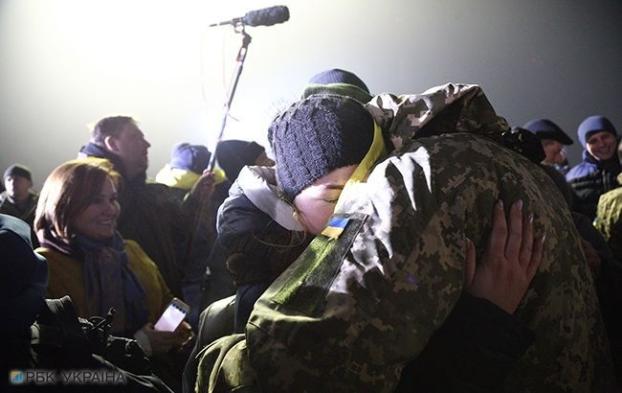Пленных украинцев с Донбасса доставили в Минск