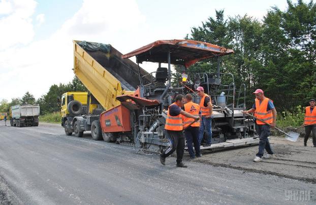  The average cost of repairing 1 km of roads in Ukraine is about 20 million UAH / photo from UNIAN