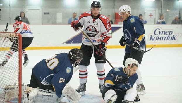 Хоккейный турнир в Дружковке фавориты начали с побед