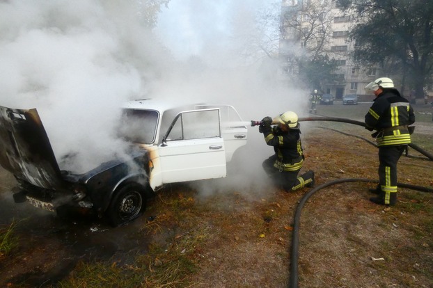 Возгорание легкового автомобиля ликвидировано в Мариуполе
