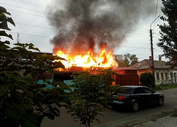 В Бердянске произошел пожар в сауне, когда в ней находились люди