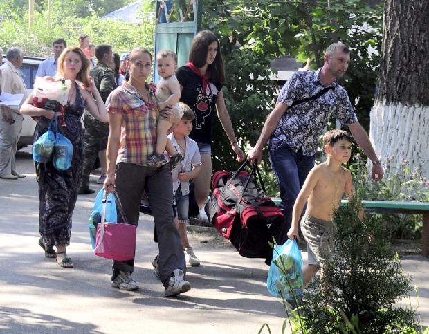 Статистика: Вынужденные переселенцы из Донбасса стараются осесть поближе к дому
