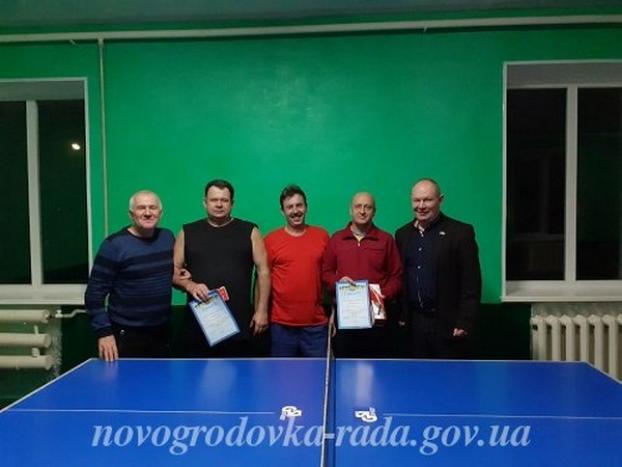  Депутаты и пограничники в Новогродовке сыграли в настольный теннис