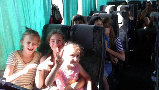 Дети из прифронтовой Марьинки бесплатно отдыхают на Черном море