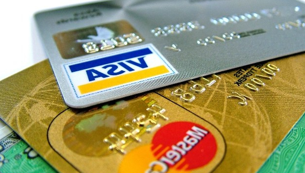 Банк обязан возместить ущерб за потерю денег с пластиковой карты