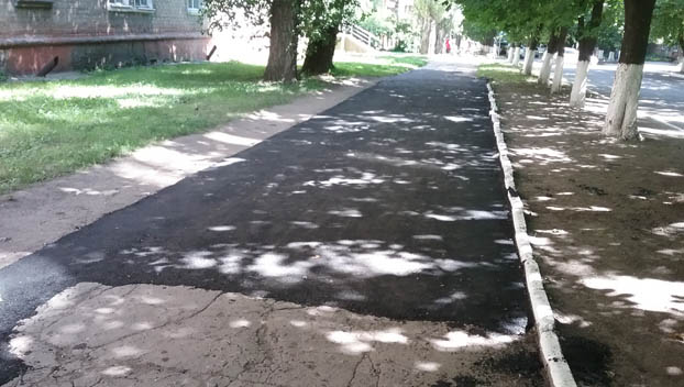 В Покровске всерьез взялись за ремонт тротуаров