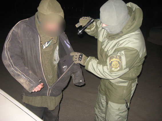 Мужчина в Артемовске прогуливался с двумя гранатами в кармане