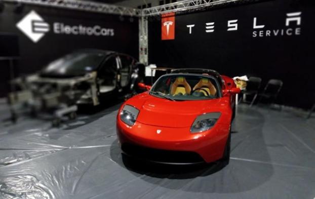 На выставке в Киеве презентуют Tesla Rоadster