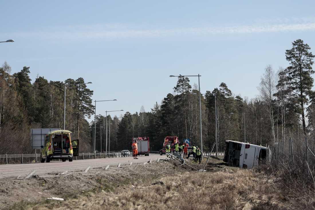 В Швеции перевернулся автобус с туристами